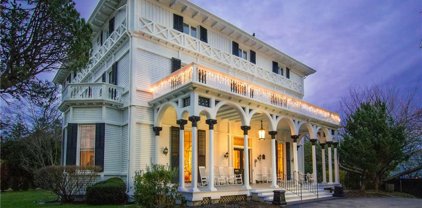 120 Miantonomi  Avenue, Middletown