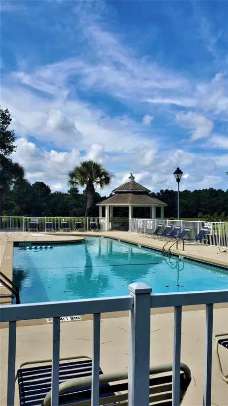 Sandy Pointe Community Pool