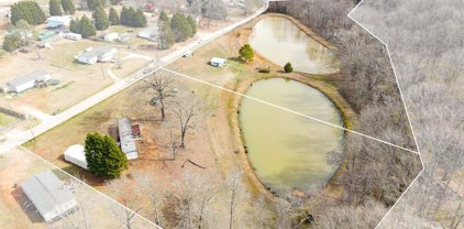210 Campbell Lake Road, Greer