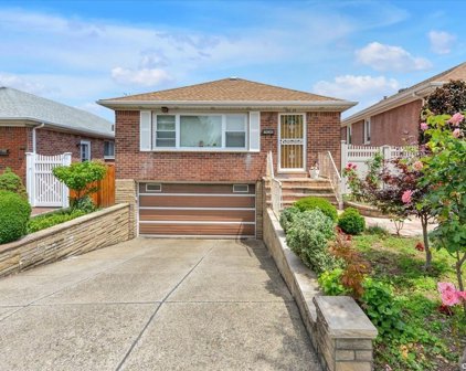 160-55 25th Avenue, Whitestone