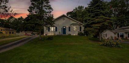 425 EAST, Holly Vlg