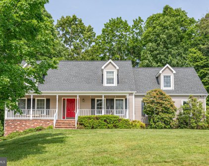 706 Stonewall Ln, Fredericksburg