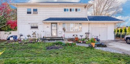 216 N Chestnut Street, Massapequa