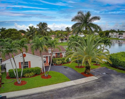 1001 Meadowwood Ter, Davie