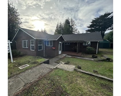 1643 N DOGWOOD ST, Coquille