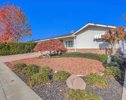 840 Sevely Dr, Mountain View