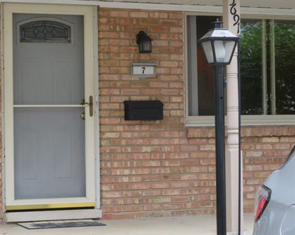 25691 S RIVER Unit 7, Harrison Twp