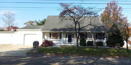 800 Neptune Avenue, Beachwood