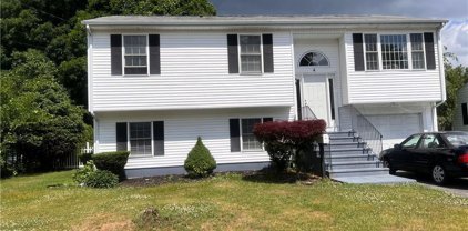 4 Meadowbrook  Road, North Providence