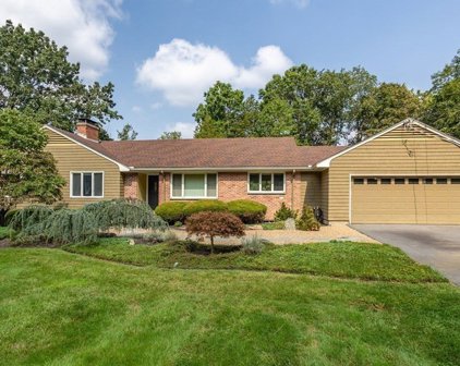 16 Forest Ridge Rd, Weston