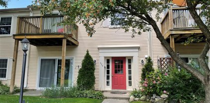 924 CHESTNUT HILL DR APT D, Auburn Hills