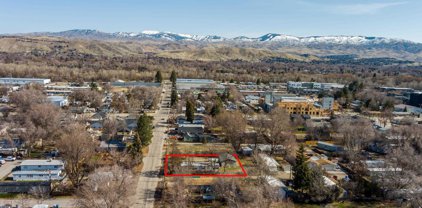 301 E 44th Street, Garden City