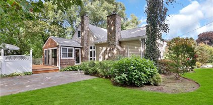 28 Wayside Drive, Greenburgh