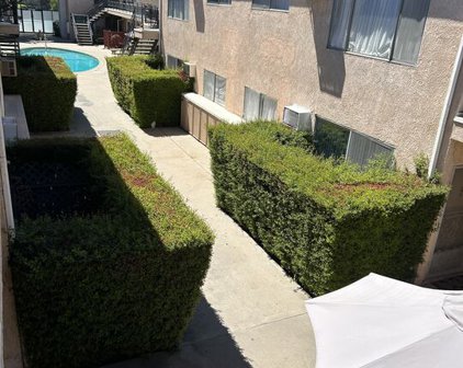 5232  Corteen Pl Unit 25, Valley Village