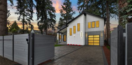 10044 Sand Point Way NE, Seattle