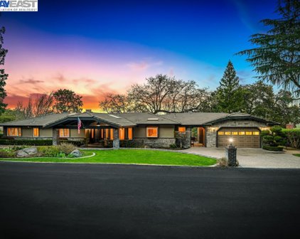 42 Golf Rd, Pleasanton