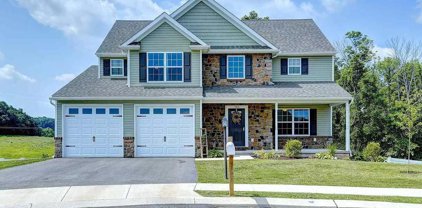 360 Andrew Dr, York