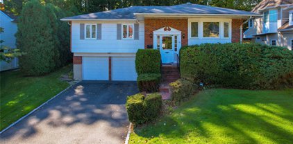83 Reed Drive, Roslyn