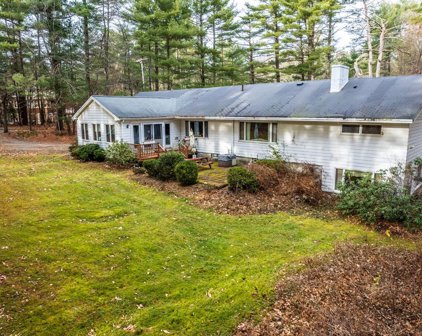 135 Woodridge Rd, Wayland