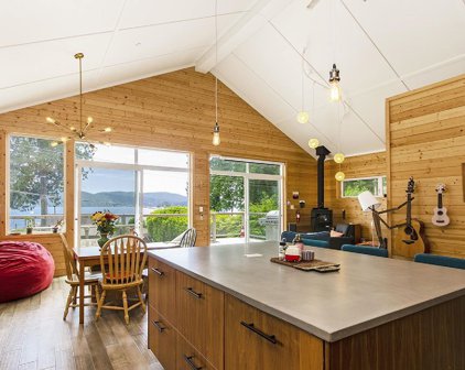6 Brighton Beach, North Vancouver