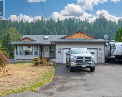 4728 SPRUCE CRES, Barriere