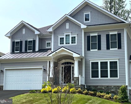 1402 Pathfinder Ln, Mclean
