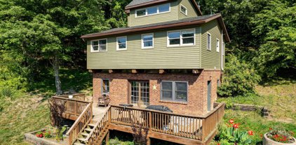 235 Mountain Lake Rd, Hedgesville