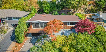 734 Crystal Court, North Vancouver