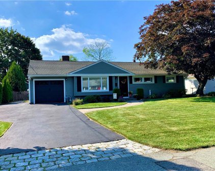 61 Garden Drive, East Providence