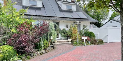 1528 Clay Street, Elmont