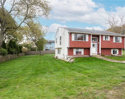 27 Lilly Lane, Narragansett