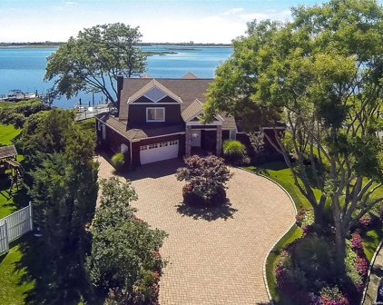 916 Wateredge, Hewlett Harbor