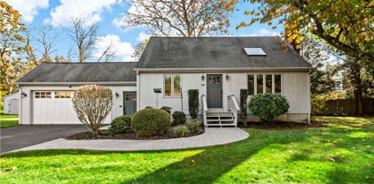 10 Coral Shell Terrace, Narragansett