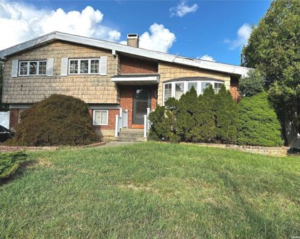 229 W 23rd Street, Deer Park