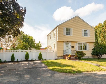 3 Farmland Road, Saugus