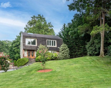 56 Mayfair Lane, Manhasset