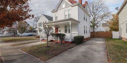 236 W 35th Street, West Norfolk