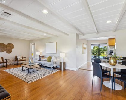 1692 Highland Blvd, Hayward