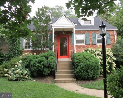 9527 Ewing Dr, Bethesda