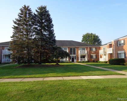 2405 TORQUAY Unit 101, Royal Oak