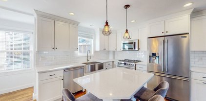 8 Samoset Rd, Dedham