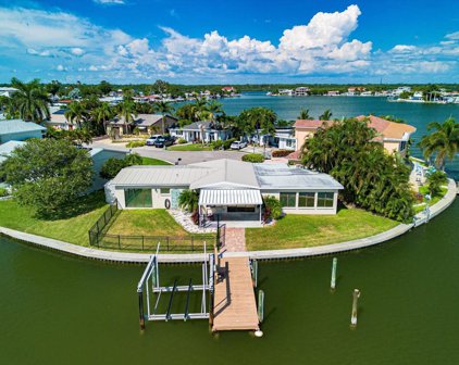 17444 2nd Street E, Redington Shores
