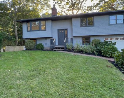 13 Wakefield Road, Hampton Bays