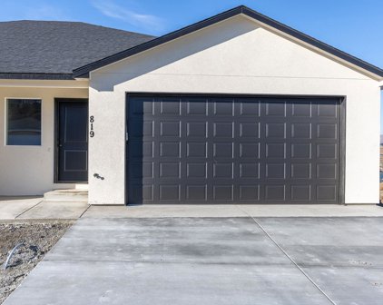 819 Duke Lane, West Richland