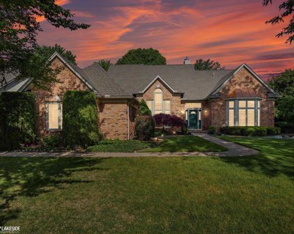 52733 Royal Forest, Shelby Twp