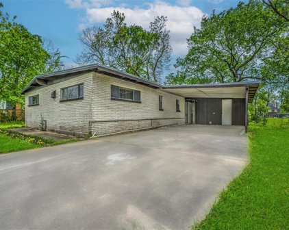 107 Southern Oaks Drive, Lake Jackson