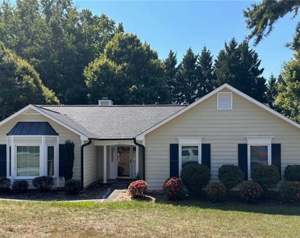 6717 River Hills Drive, Greensboro