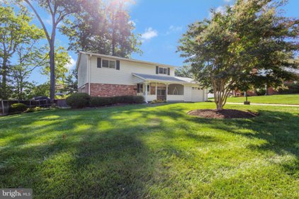 8905 Victoria Rd, Springfield
