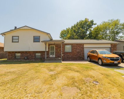 1313 E Riley Ave, Haysville