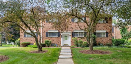 595 E FOX HILLS Unit UNIT 27, Bloomfield Hills